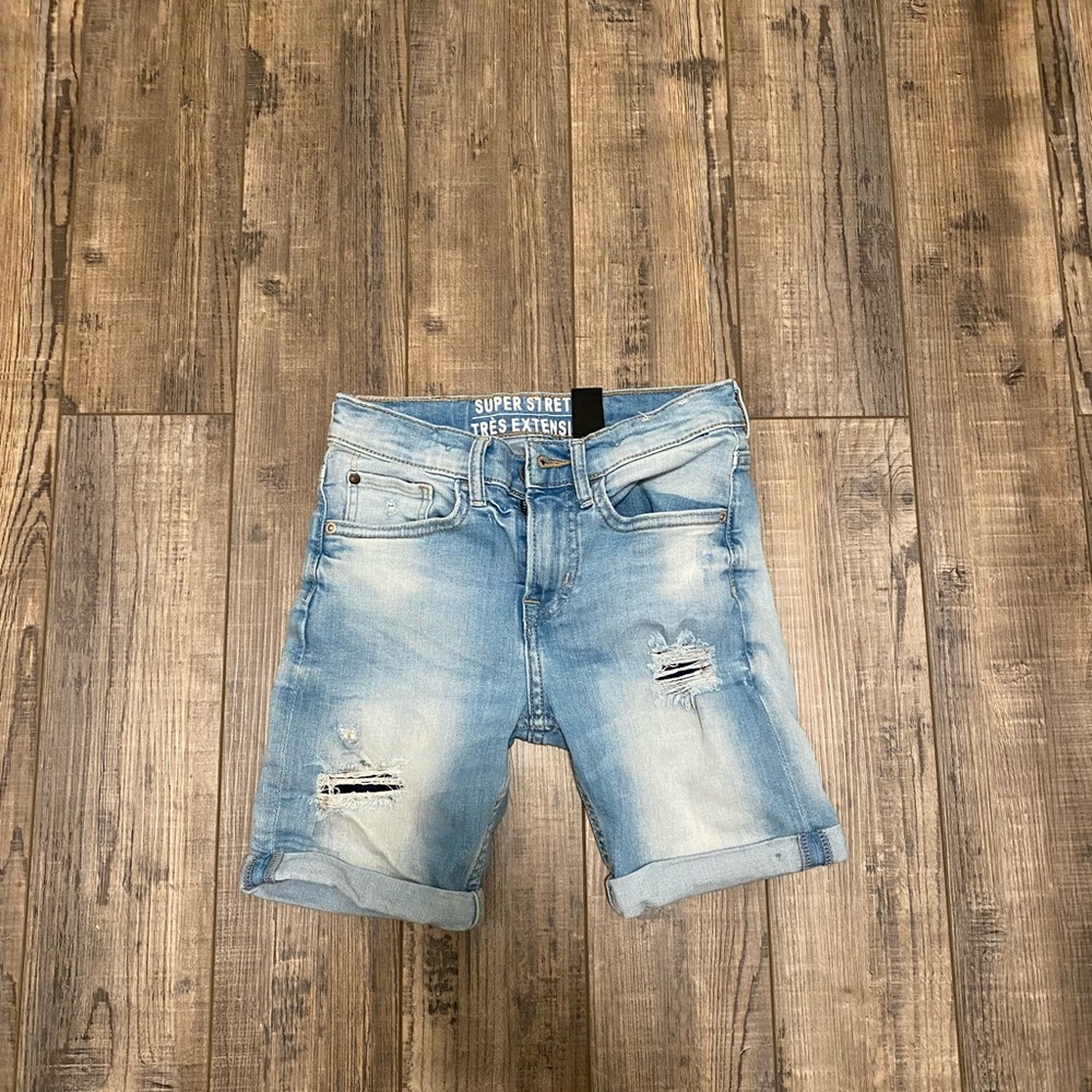 H&M skinny fit denim shorts.